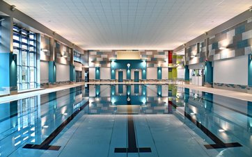 Schwimmbecken Schwimmhalle Ernst-Thälmann-Park