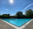 Ansicht Sommerbad (Außenbecken mit Rutsche) - Kombibad Spandau Süd mit Rutsche