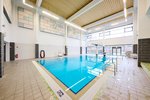 Sprungbecken mit 1-m- und 3-m-Sprungbrett