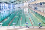Blick von oben auf das 50 Meter Becken 