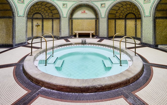 Tauchbecken in der Sauna vom Stadtbad Neukölln
