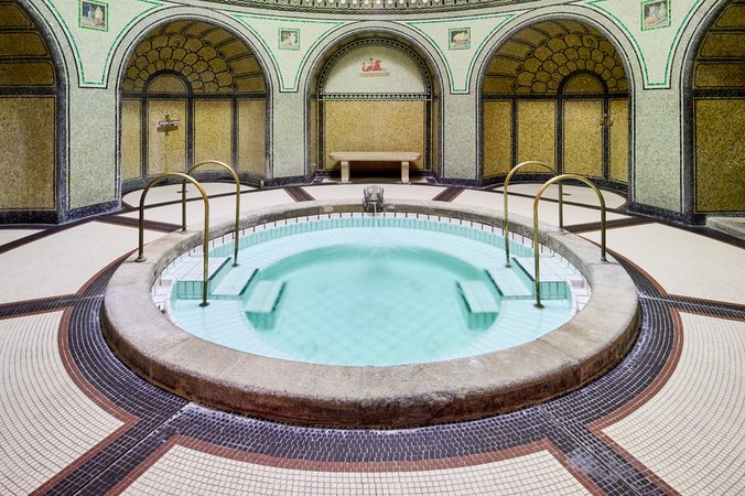 Tauchbecken in der Sauna vom Stadtbad Neukölln