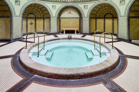 Tauchbecken in der Sauna vom Stadtbad Neukölln