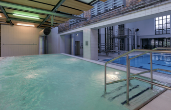 Stadtbad Schöneberg "Hans Rosenthal" Kleines Schwimmbecken mit Düsen