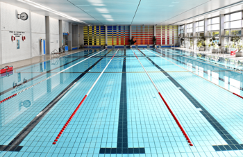 Blick auf das 50-m-Becken