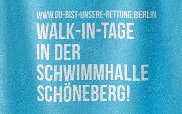 Handtuch mit der Aufschrift: Walk-In-Tage in der Schwimmhalle Schöneberg